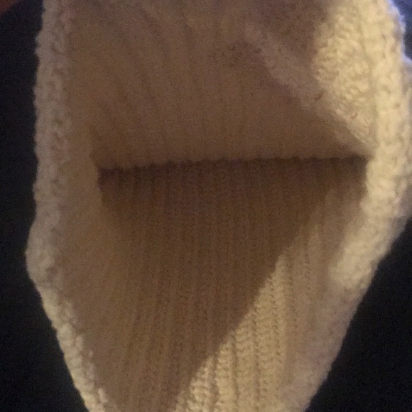 NWOT Knit Poinsettia Beanie - Picture 5 of 8